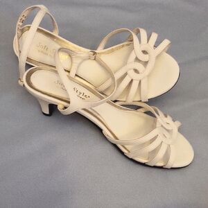 Soft Style Women's White Sandals